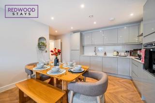 BRAND NEW PREMIUM SERVICED APARTMENTS, JUST LAUNCHED, FREE PARKING, HIGH-SPEED WiFi, PERFECT FOR BUSINESS STAYS, FAMILIES, RELOCATIONS, EXTENDED STAYS, AND EMERGENCY ACCOMMODATION by REDWOOD STAYS - Cove - 8