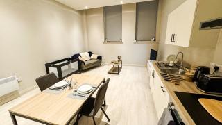 Prime Leeds- Spacious Cinema apartment - 1