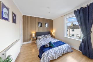 Cosy Modern Two Bed Terrace - 3