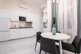 KL31 - Urban Escape - Prime Location - Klauzál Square by BQA - Budapest - 9