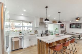 Poolside Relaxation Group-Friendly Home in Havasu - 4