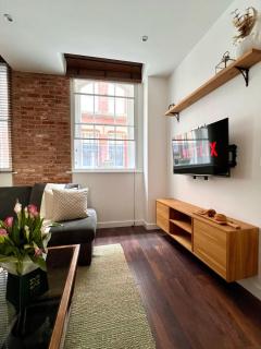 Cosy 2 Bed Retreat with FREE Secure Parking - 8