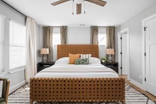 City Villa with Yard 2 car Garage - 7