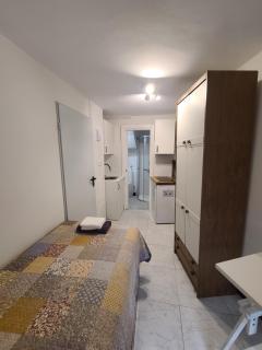 Habitación con baño y cocina en Marín - 8