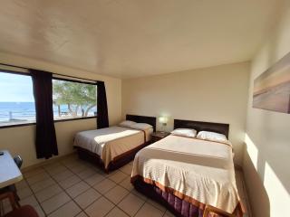 #39 Bungalow Seaside Hotel & Victors RV Park - 9