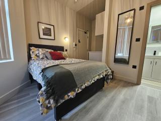 Ensuite Rooms in Newly Remodeled Home - Norwood - 0