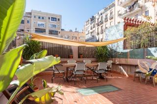 Sunny central apartment with a 100m2 city oasis - 9