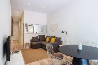 Sunny central apartment with a 100m2 city oasis - 8