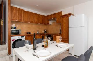 Lovely 1 Bedroom Apartment With Sea Views - 3