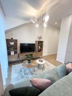 Spacious Apartment w-Balcony & Garage I Cohost - Vilnius - 8