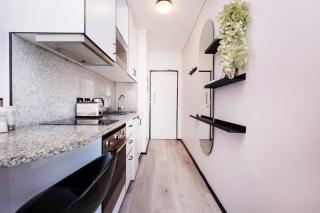The Flamingo703: Spacious Corner Unit in Sea Point - 0