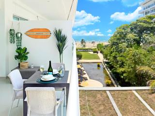 Morros Ultra 5 Star Condo - King Bed Beach Front - Fast WIFI 500Mbps - 8