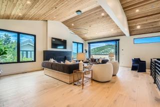 Park City Perfection On Lowell! 1063 - 4