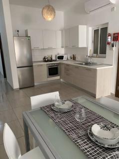 Private Double Ensuite w Balcony in Central Malta - 2