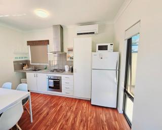 Blenny Park Guesthouse - 6