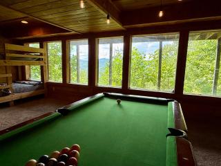 Luxury 2-Bedroom Cabin with Breathtaking Mountain Viewsl, Hot Tub, and Game Room! - Sevierville - 9