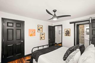 Cozy Bungalow close to Opry & Downtown Large Deck - Nashville - 2