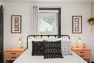Cozy Bungalow close to Opry & Downtown Large Deck - Nashville - 4