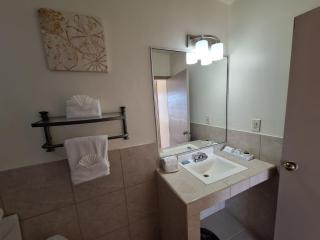 #53 Bungalow Seaside Hotel & Victors RV Park - 1
