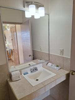 #53 Bungalow Seaside Hotel & Victors RV Park - 3