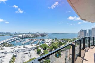 MVR - Designer Apt with Jaw-Dropping Views & Pool - 9