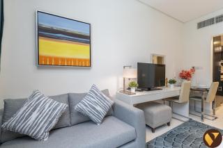 Vogue Vacation Homes, Business Bay Damac Cour Jardin close to Downtown, Burj Khalifa and Dubai Mall, Studio Apartment with City View, Access to all Amenities - 2