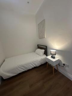 Ladbroke Grove Station -Stunning, Stylish Brand new apartment - 4