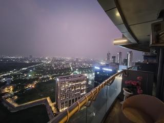Cloud stays 36th floor - Noida - 7