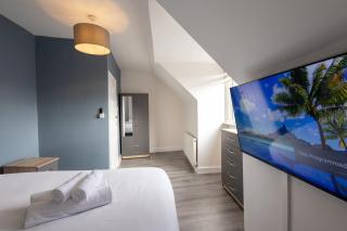 Large 4-Bedrooms Corporate Flat, Free Parking - Amazing Location - 4