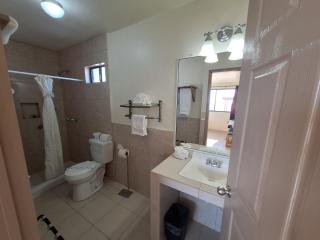 #33 Bungalow Seaside Hotel & Victors RV Park - 3