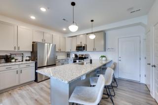Modern Downtown Apt with Balcony in Wake Forest! - Wake Forest - 4