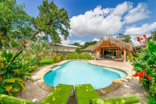 Luxury Cypress Escape - Pool, BBQ, Bar, 8 Beds - 0