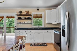 Fawn Hollow Retreat, King bed, game room, BBQ - - 2