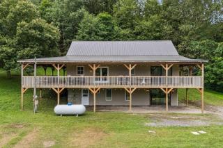 Fawn Hollow Retreat, King bed, game room, BBQ - - 7