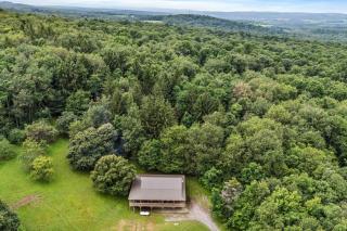 Fawn Hollow Retreat, King bed, game room, BBQ - - 8