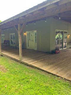 Fawn Hollow Retreat, King bed, game room, BBQ - - 9