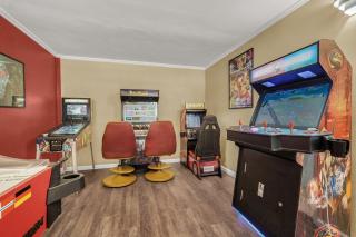 Modern Vegas 4BR Home with Pool, Jacuzzi and Game Room - 6