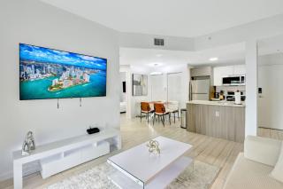 Chic 2BR Edgewater Condo with Views plus Balcony - 4