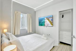 Chic 2BR Edgewater Condo with Views plus Balcony - 3