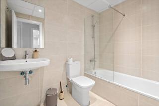 Ultimate Rentals - Stylish Stay With Private Garden in Aranya - Estepona - 2