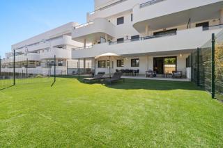 Ultimate Rentals - Stylish Stay With Private Garden in Aranya - Estepona - 9