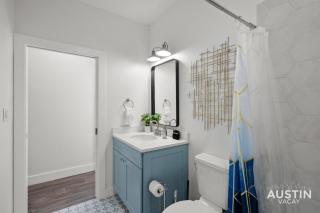 Spacious 5BR 4BA Dual Home w Hot Tub, Grill Near SoCo and Zilker by Austin Vacay - Austin - 1