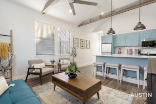 Spacious 5BR 4BA Dual Home w Hot Tub, Grill Near SoCo and Zilker by Austin Vacay - Austin - 4