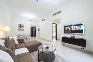 Bright and Stylish 2 Bed Home Opposite Circle Mall - 3