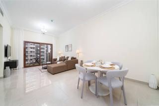 Bright and Stylish 2 Bed Home Opposite Circle Mall - 2