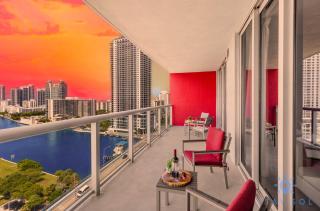 Modern Resort Retreat Steps from the Beach - Hallandale Beach - 4