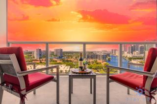 Modern Resort Retreat Steps from the Beach - Hallandale Beach - 0