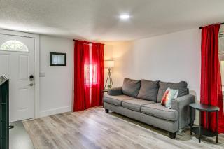 2 Mi to USC Campus Peaceful Apartment with Yard - 7