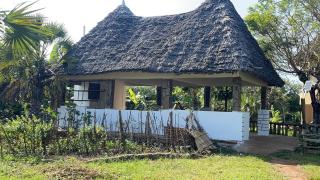 Tiny house, kitchen downstairs - Shimoni - 4