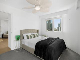 Modern 2Bed2BA, Heated Pool, BBQ, Balcony M27 - 5